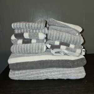 Gray and White Towel Set